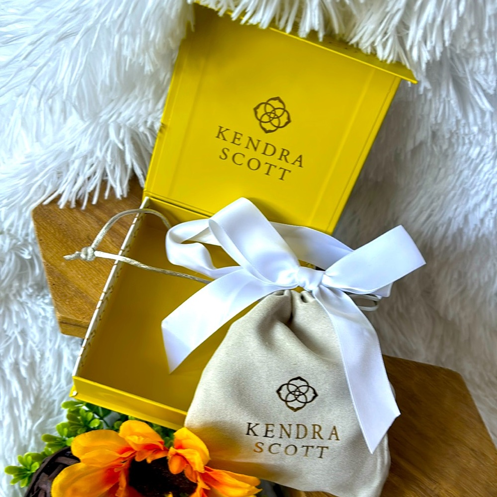Kendra Scott Gift Box